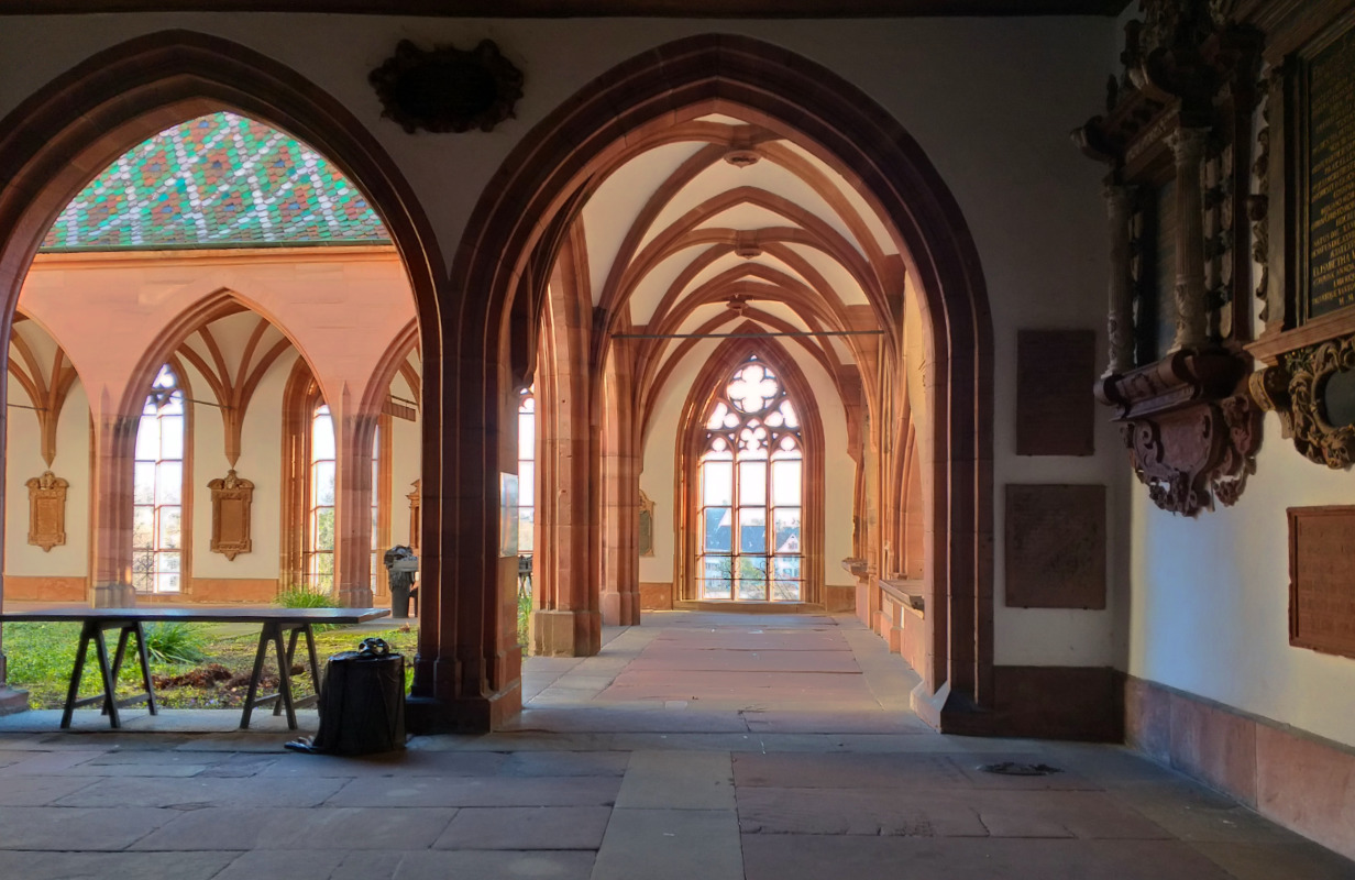 blick in den muensterkreuzgang