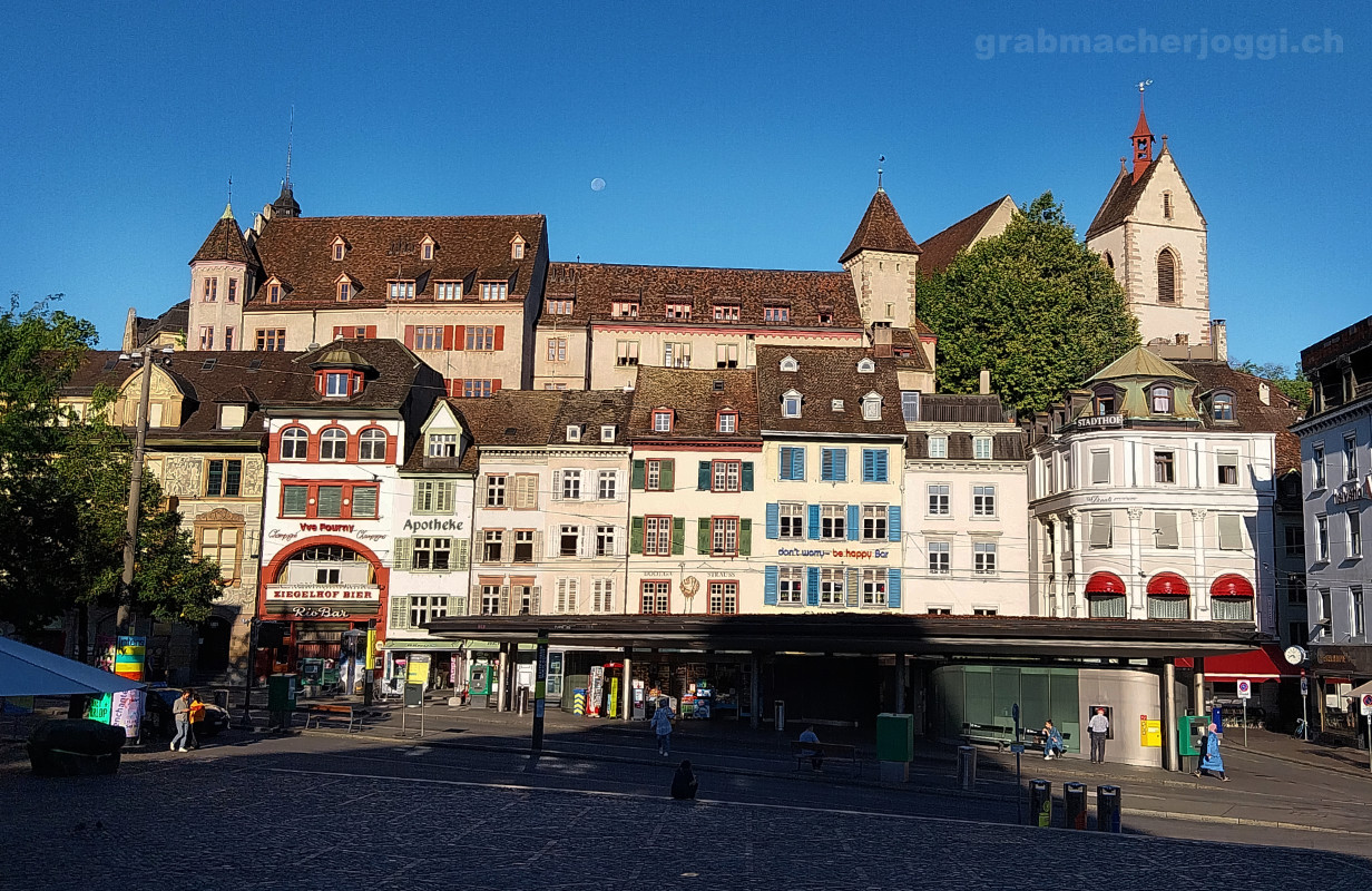 der barfuesserplatz mir lohnhof und leonhardskirche