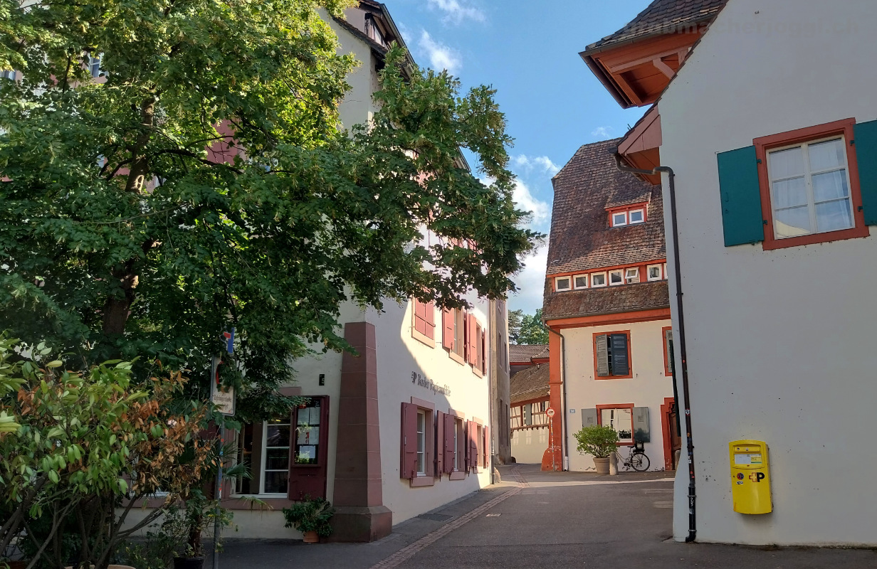 szene bei der papiermuehle im st.albantal